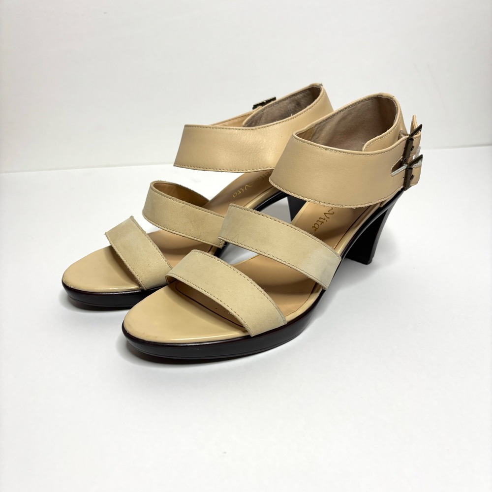 Bella Vita Womens Sandals 8 Beige Leather Suede Block Heel Strappy Buckle Heeled